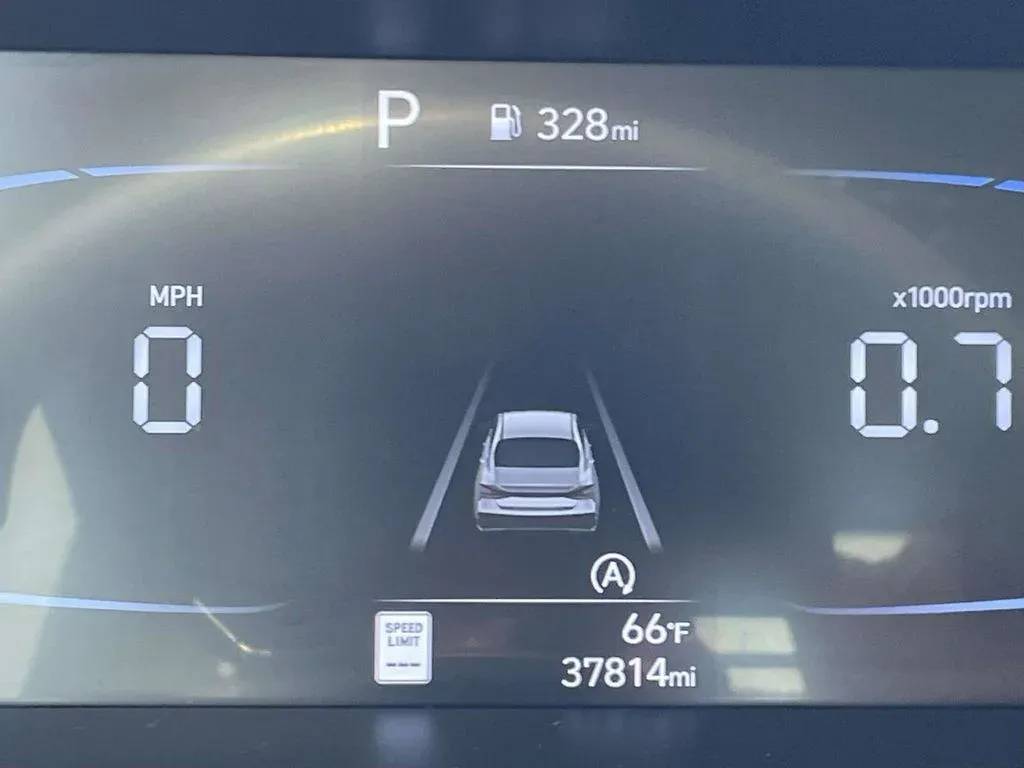 2024 Hyundai Elantra SE thumbnail 22