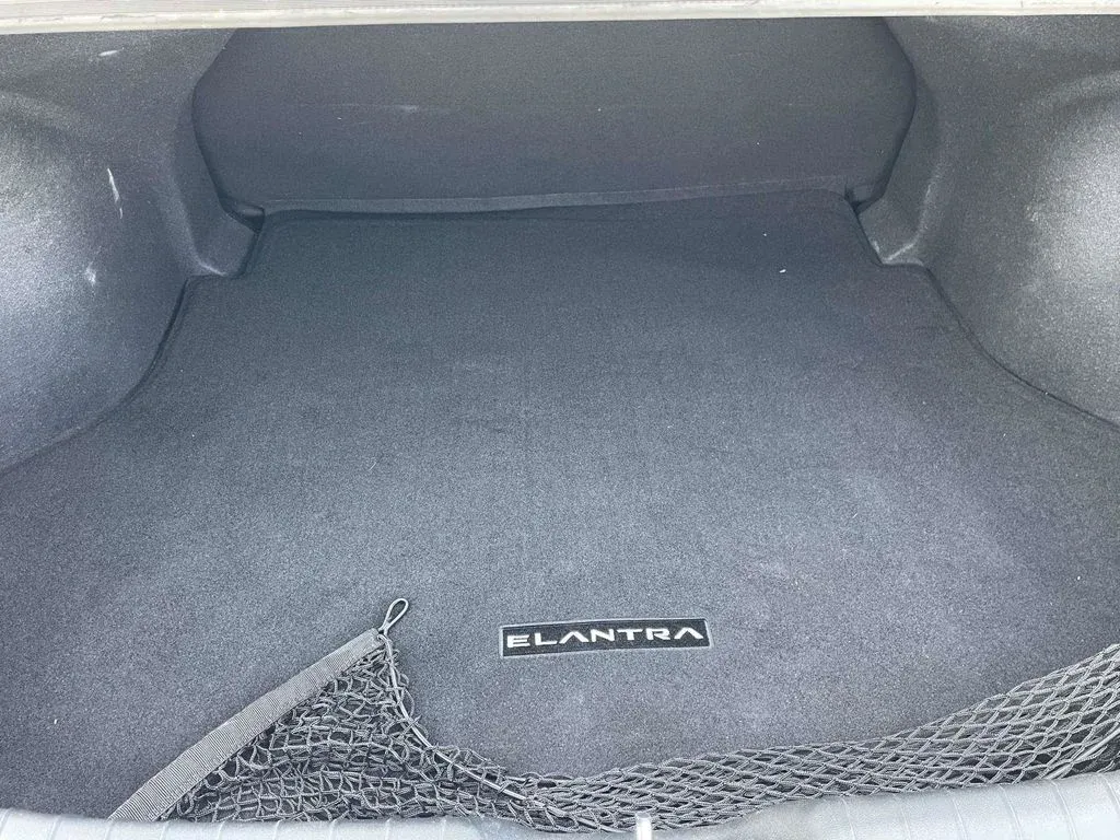2024 Hyundai Elantra SE thumbnail 23