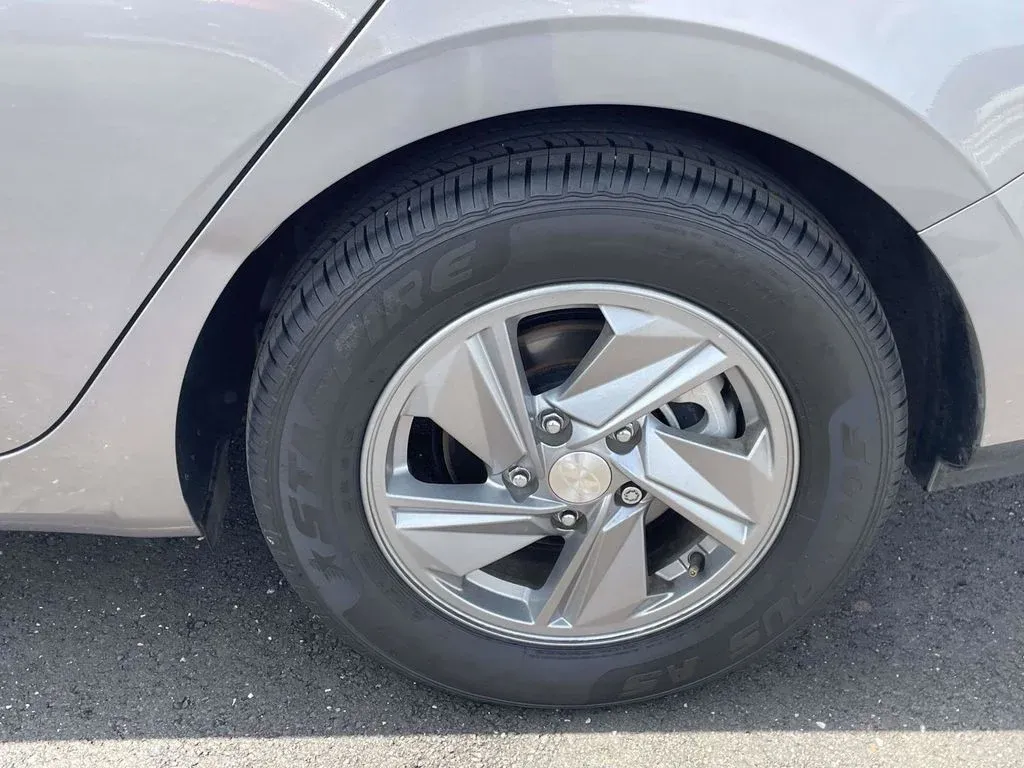 2024 Hyundai Elantra SE thumbnail 24