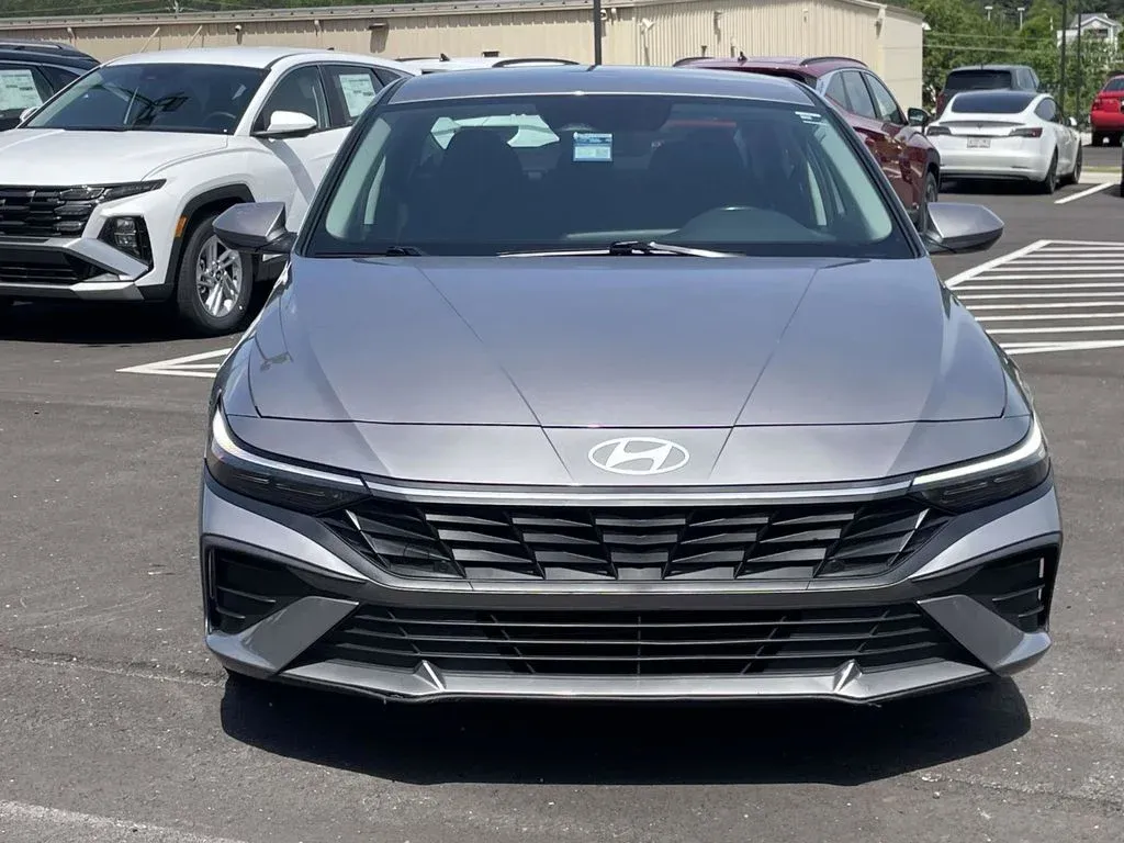 2024 Hyundai Elantra SE thumbnail 7