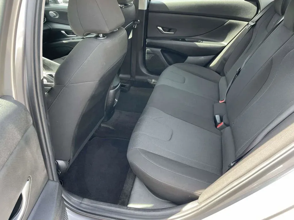 2024 Hyundai Elantra SE thumbnail 9