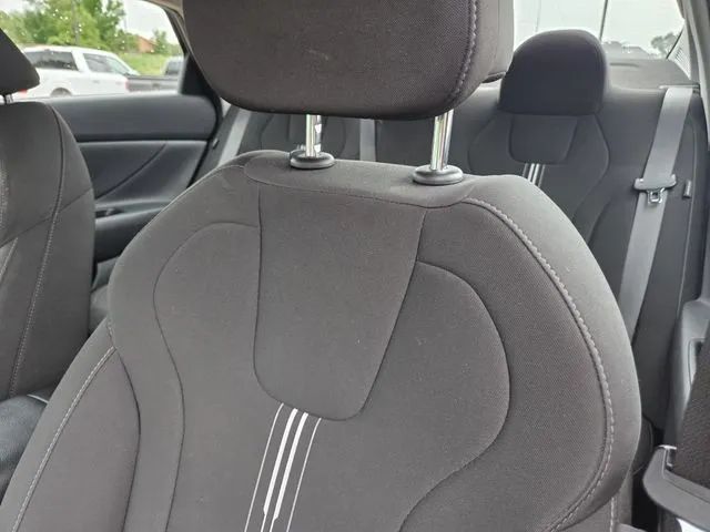 2024 Hyundai Elantra SEL thumbnail 16