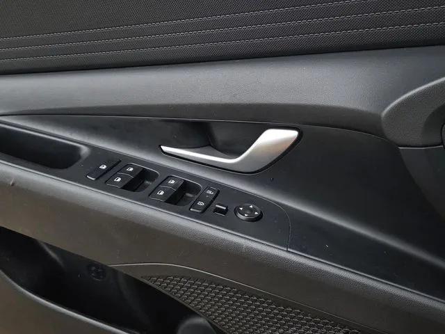 2024 Hyundai Elantra SEL thumbnail 18