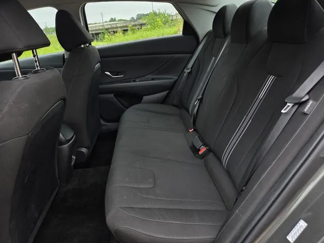2024 Hyundai Elantra SEL thumbnail 19