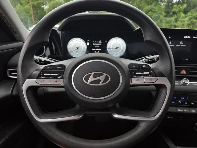 2024 Hyundai Elantra SEL thumbnail 22