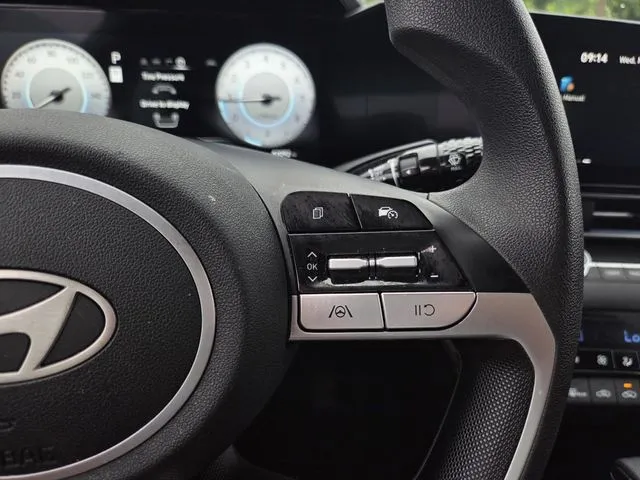 2024 Hyundai Elantra SEL thumbnail 23