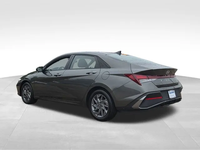 2024 Hyundai Elantra SEL thumbnail 6