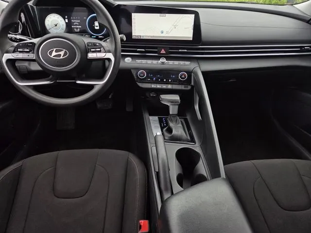2024 Hyundai Elantra SEL thumbnail 8