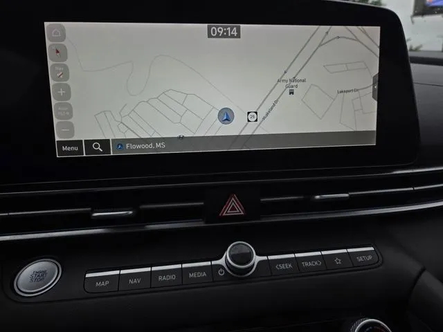 2024 Hyundai Elantra SEL thumbnail 9