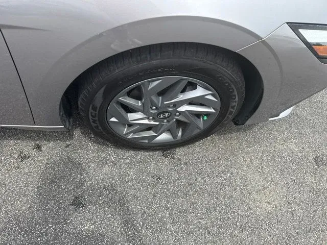 2024 Hyundai Elantra SEL thumbnail 10