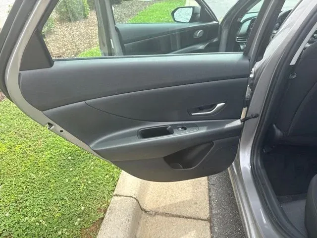 2024 Hyundai Elantra SEL thumbnail 14