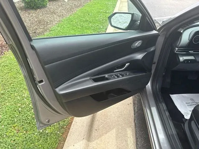 2024 Hyundai Elantra SEL thumbnail 19