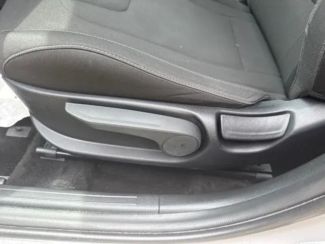 2024 Hyundai Elantra SEL thumbnail 23