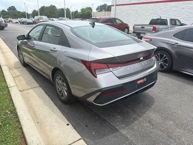 2024 Hyundai Elantra SEL thumbnail 5