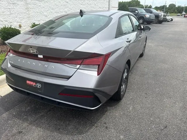 2024 Hyundai Elantra SEL thumbnail 7