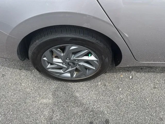 2024 Hyundai Elantra SEL thumbnail 9