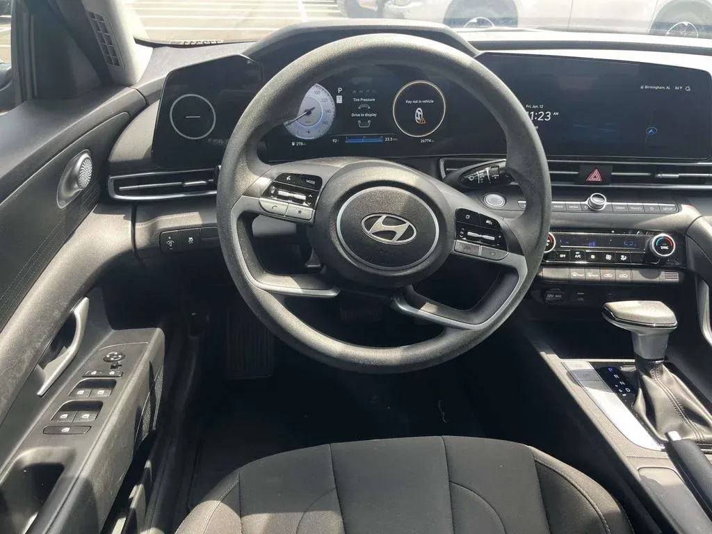 2024 Hyundai Elantra SEL thumbnail 12