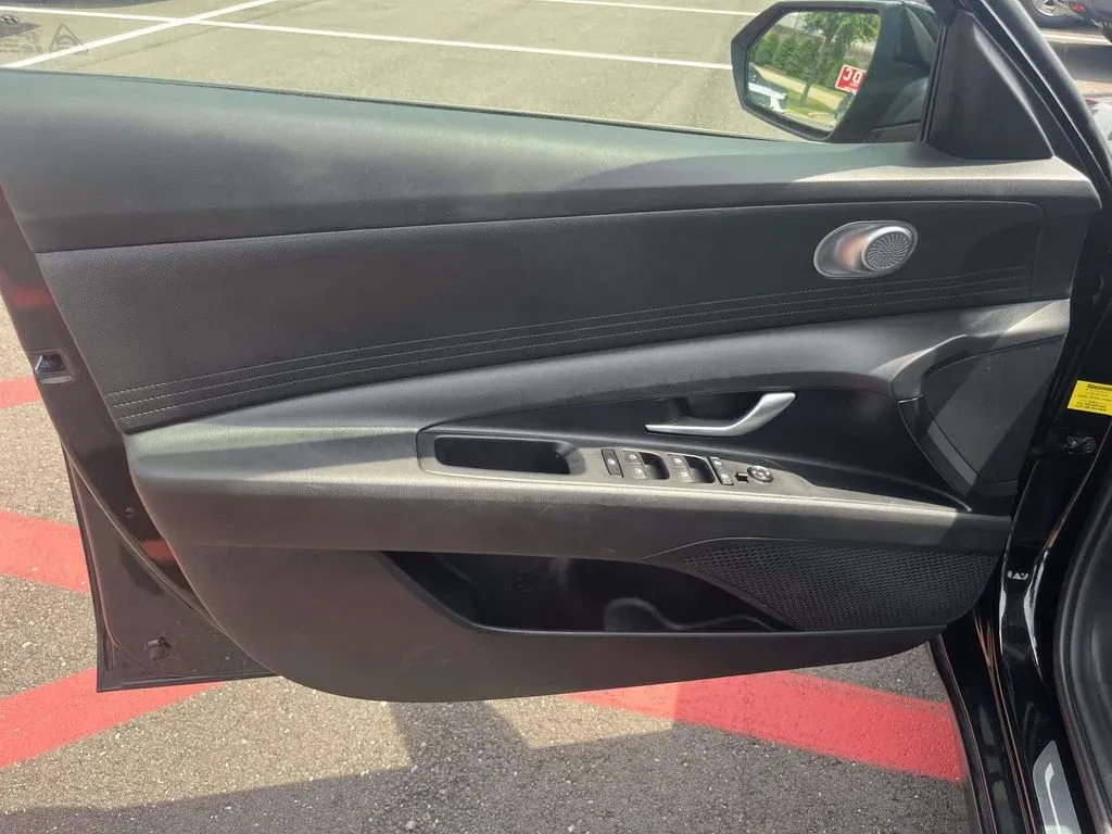 2024 Hyundai Elantra SEL thumbnail 15