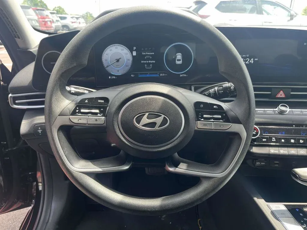 2024 Hyundai Elantra SEL thumbnail 17