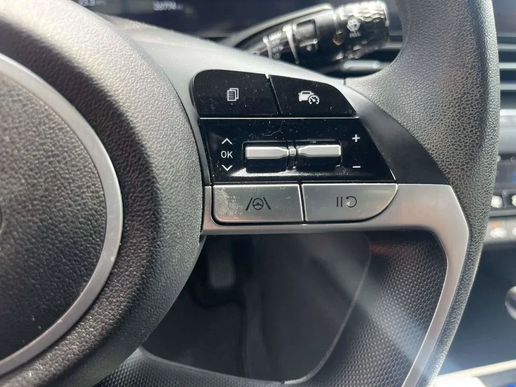 2024 Hyundai Elantra SEL thumbnail 18