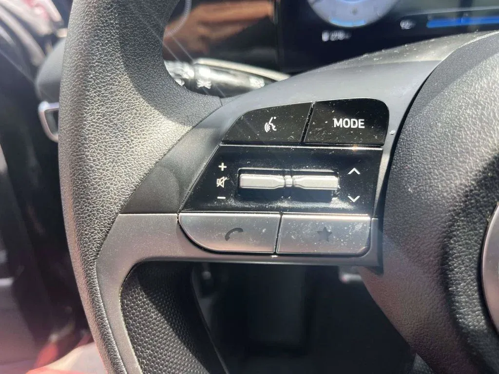 2024 Hyundai Elantra SEL thumbnail 19