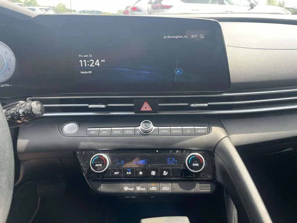 2024 Hyundai Elantra SEL thumbnail 22