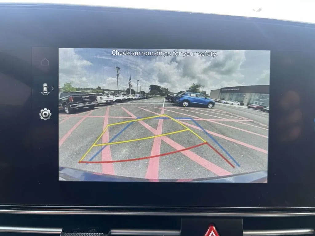 2024 Hyundai Elantra SEL thumbnail 24