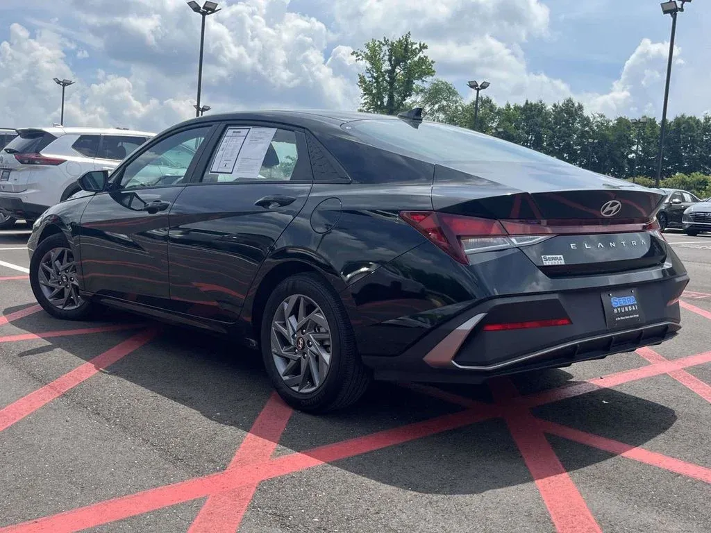 2024 Hyundai Elantra SEL thumbnail 5