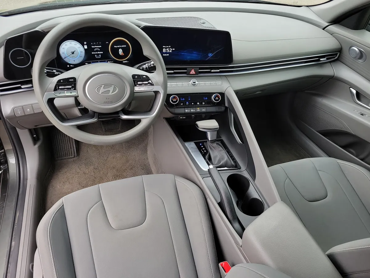 2024 Hyundai Elantra SEL thumbnail 14