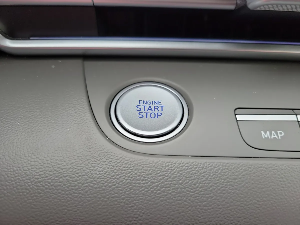 2024 Hyundai Elantra SEL thumbnail 20