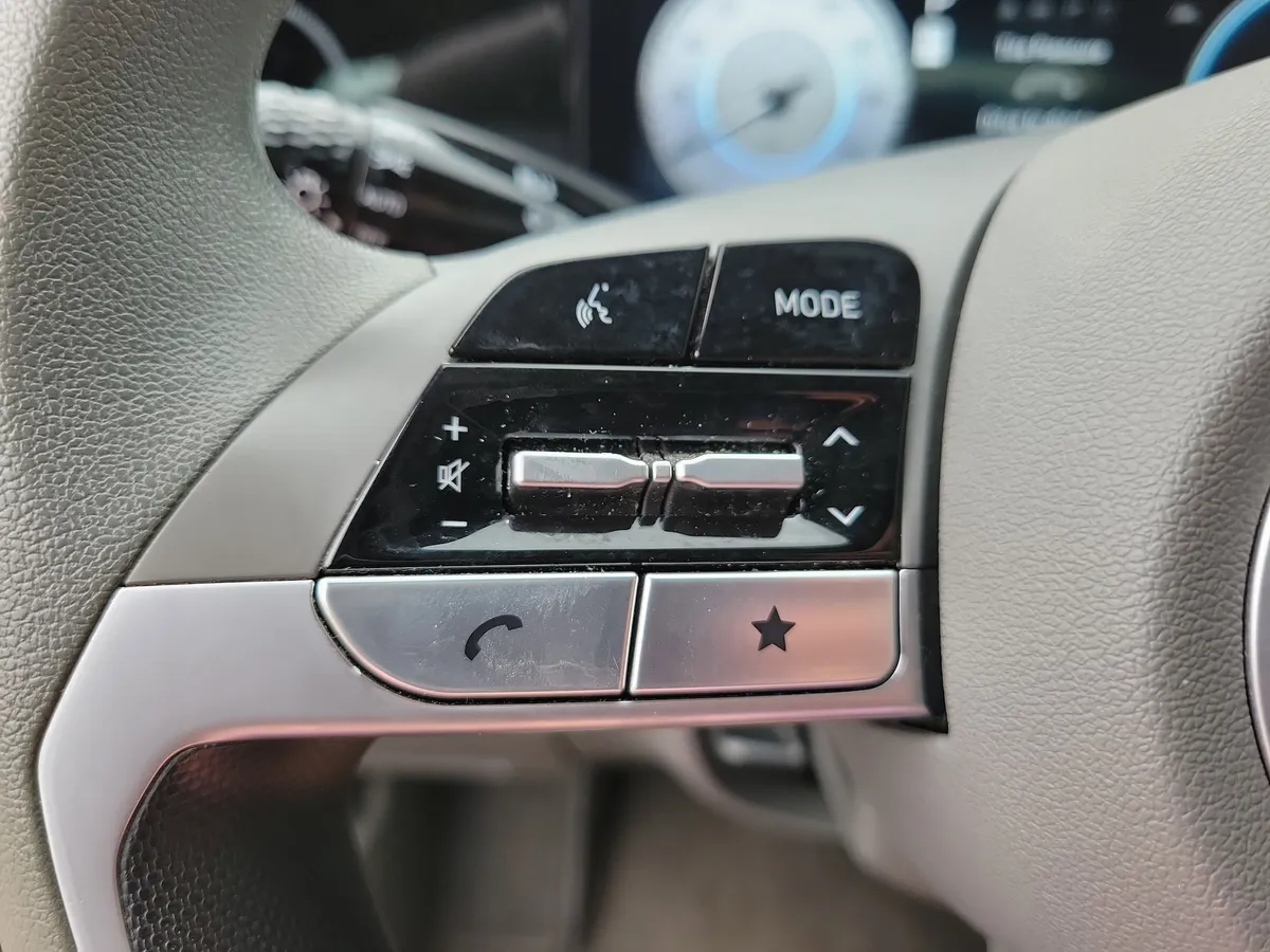 2024 Hyundai Elantra SEL thumbnail 21