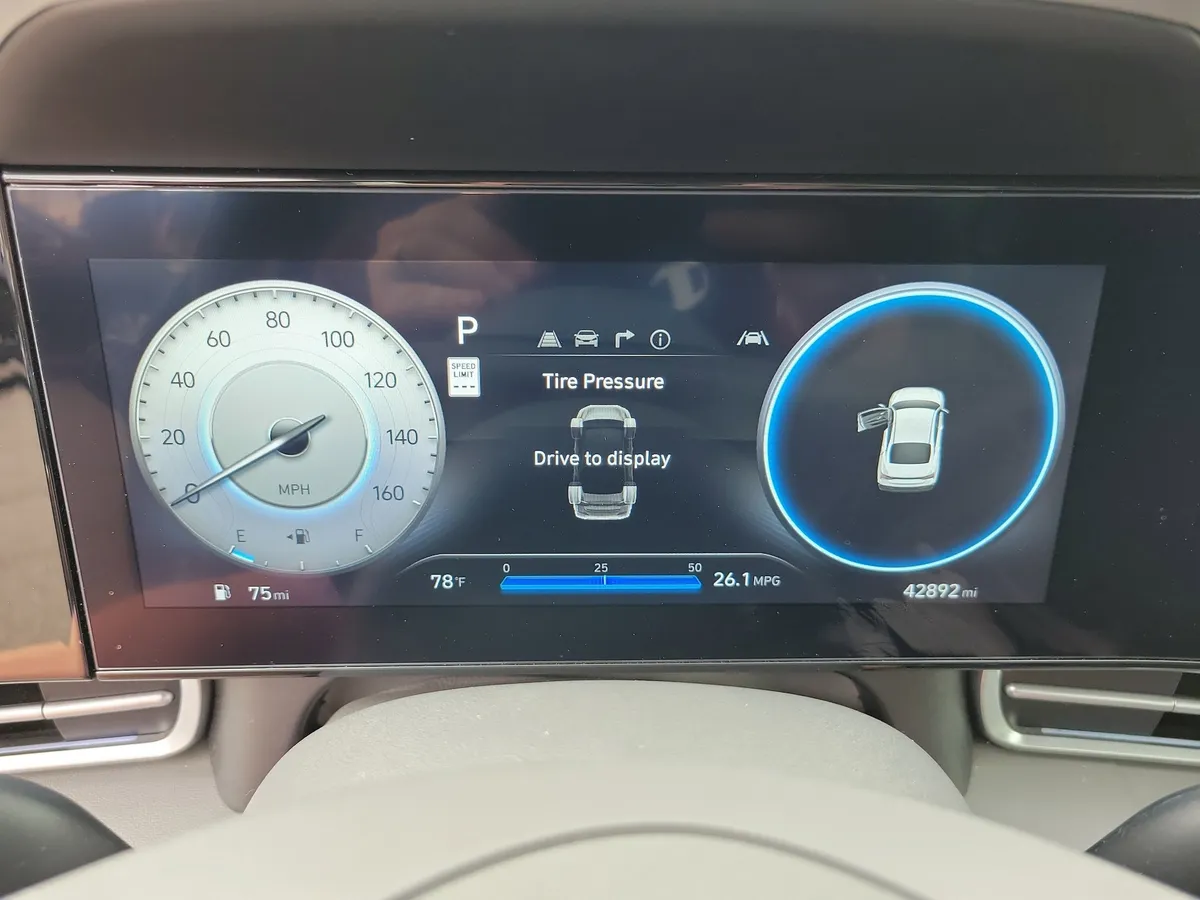 2024 Hyundai Elantra SEL thumbnail 23