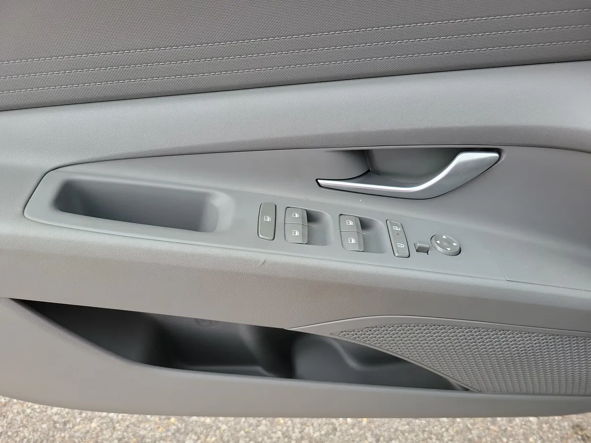 2024 Hyundai Elantra SEL thumbnail 24