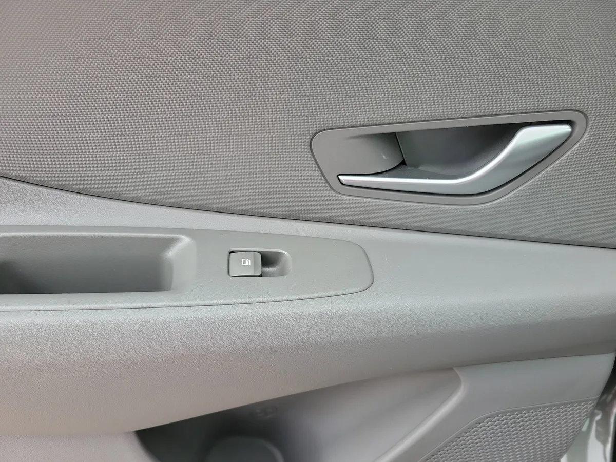 2024 Hyundai Elantra SEL thumbnail 25