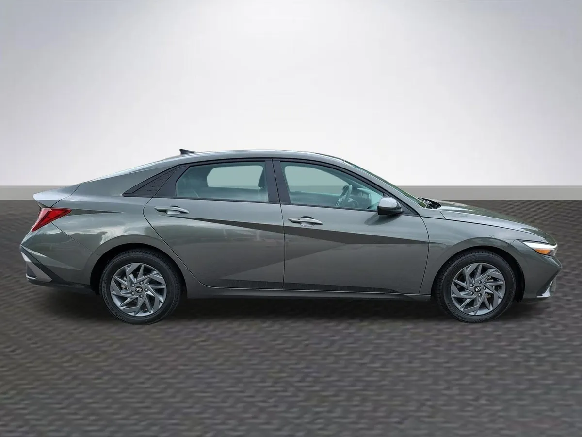 2024 Hyundai Elantra SEL thumbnail 4