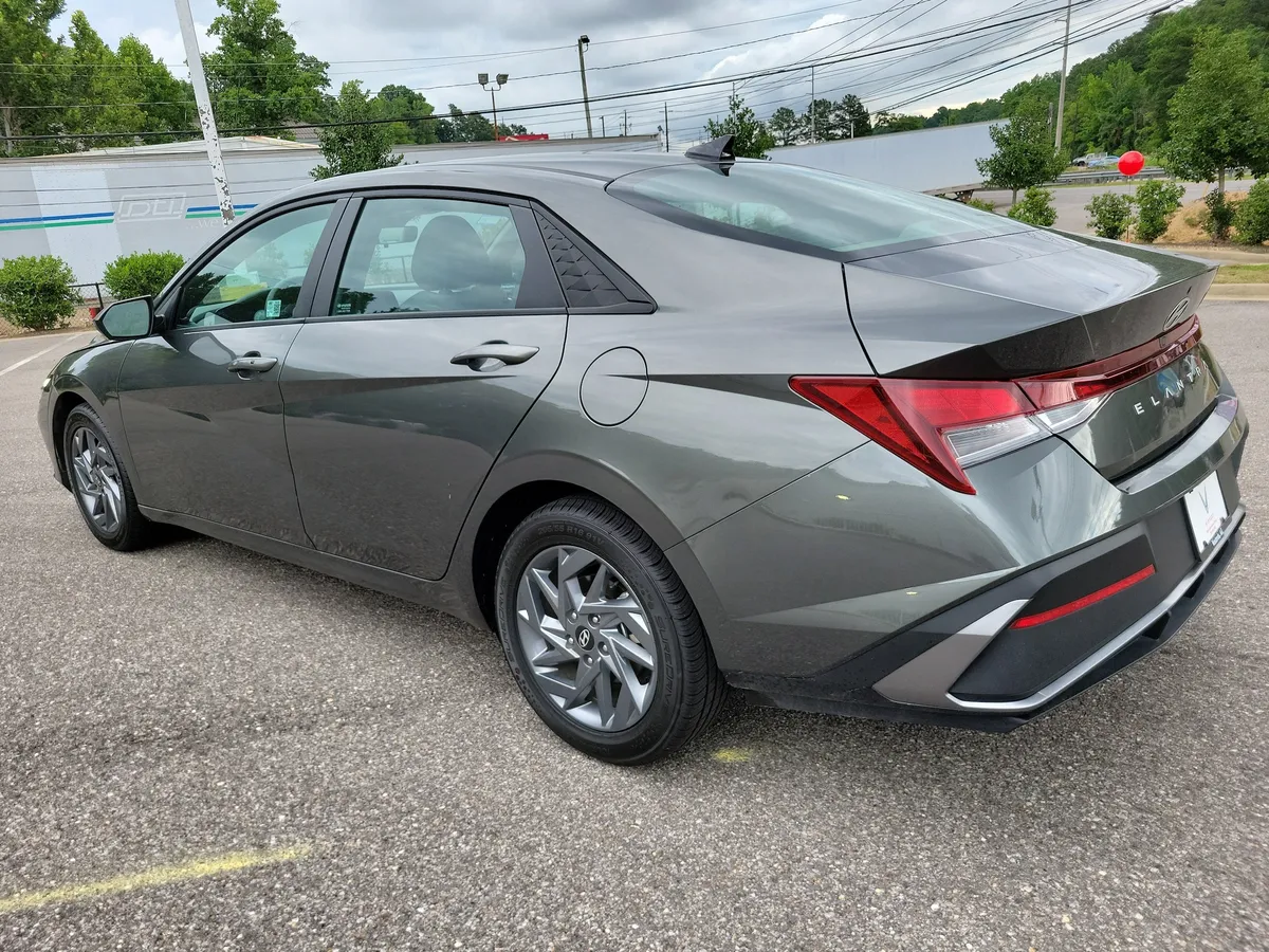 2024 Hyundai Elantra SEL thumbnail 7
