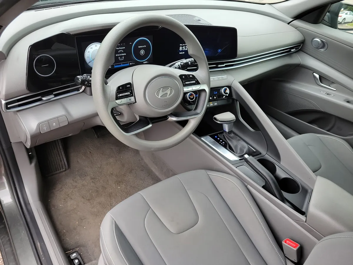 2024 Hyundai Elantra SEL thumbnail 8