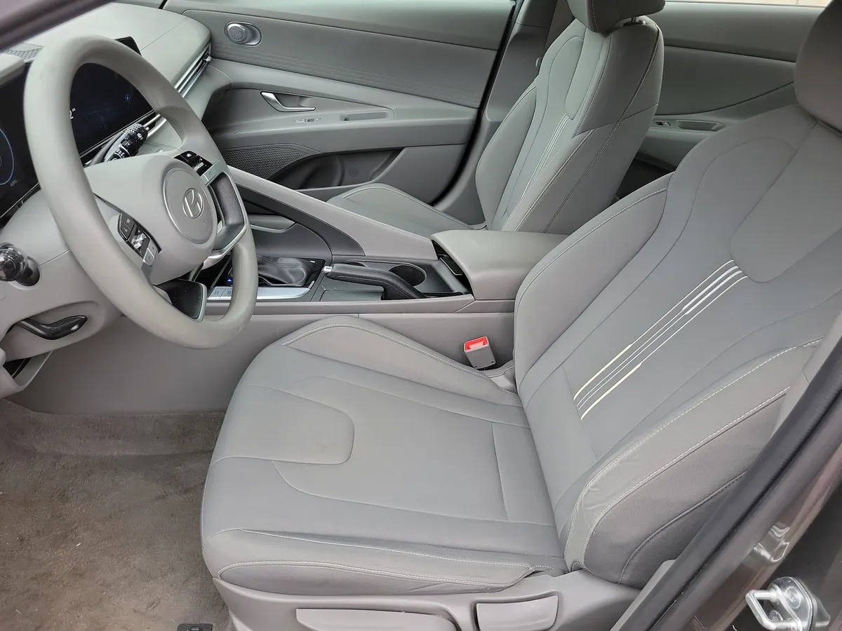 2024 Hyundai Elantra SEL thumbnail 9