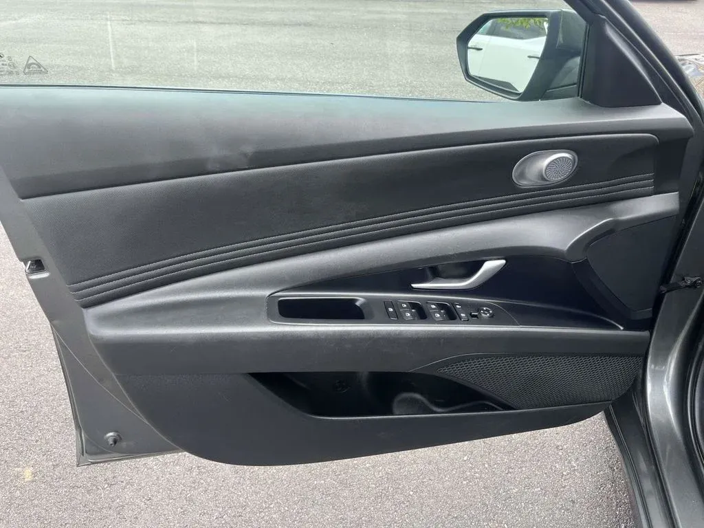 2024 Hyundai Elantra SEL thumbnail 11