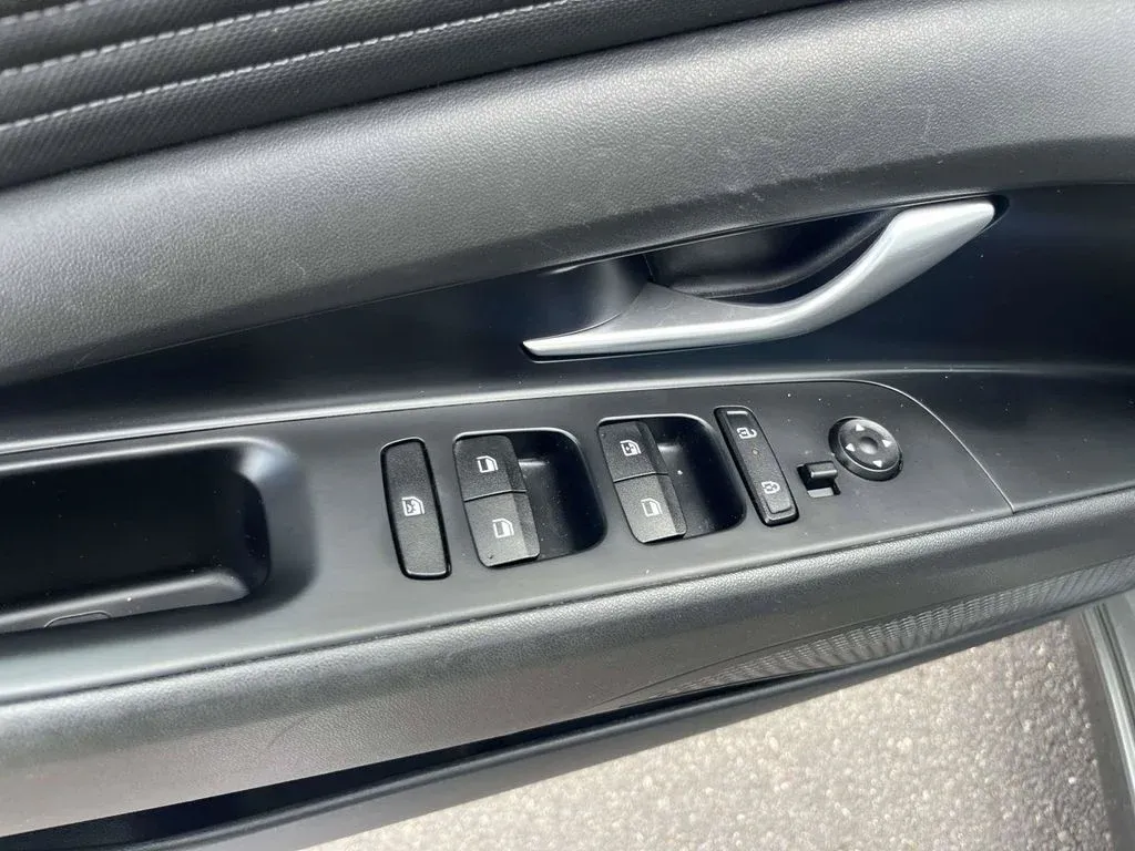 2024 Hyundai Elantra SEL thumbnail 12