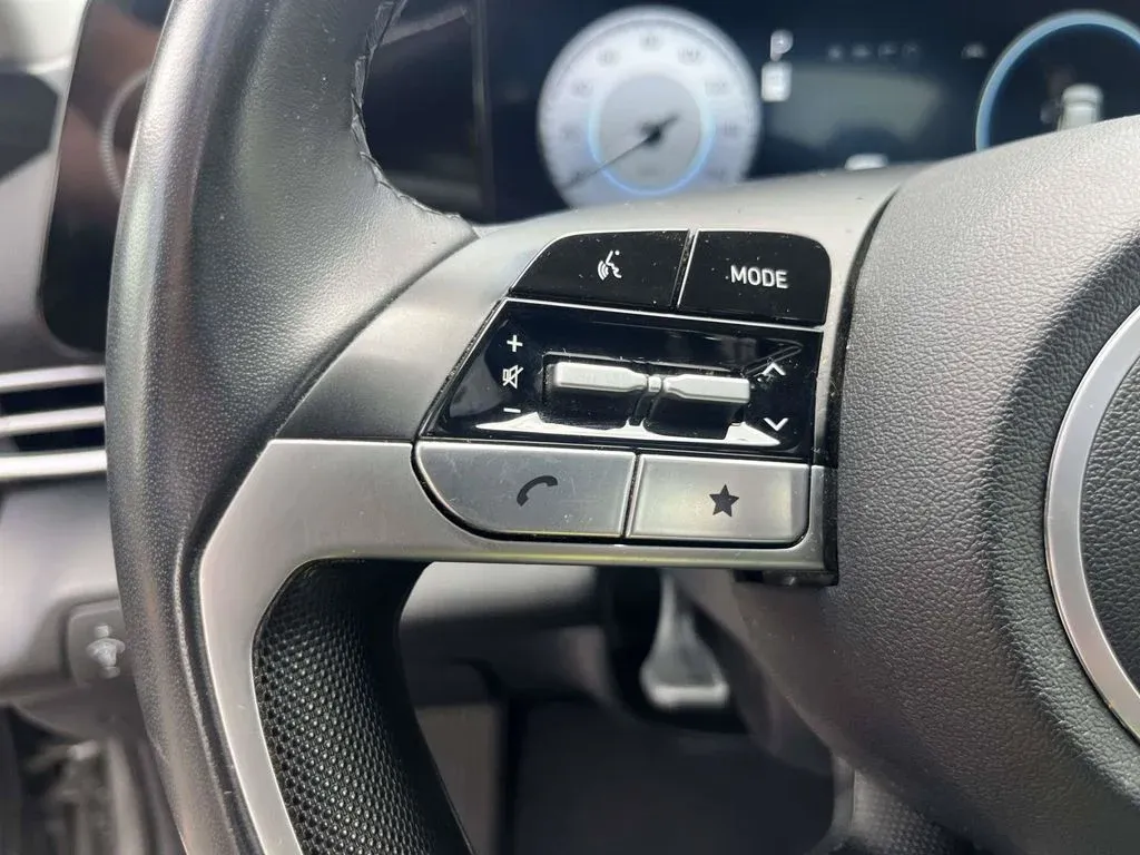 2024 Hyundai Elantra SEL thumbnail 16
