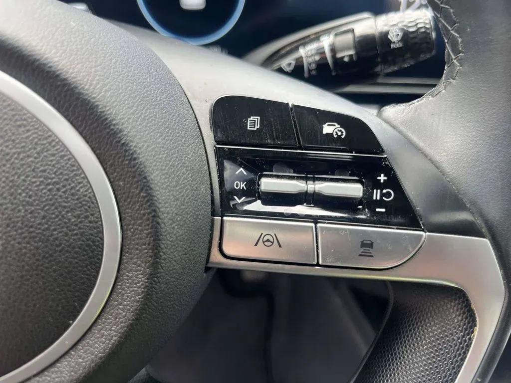 2024 Hyundai Elantra SEL thumbnail 17
