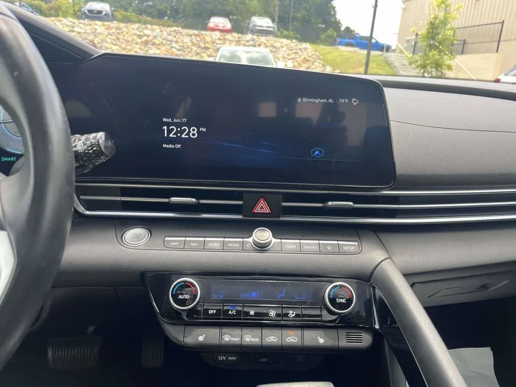 2024 Hyundai Elantra SEL thumbnail 19