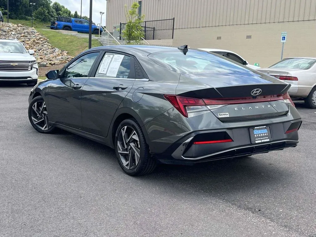 2024 Hyundai Elantra SEL thumbnail 4