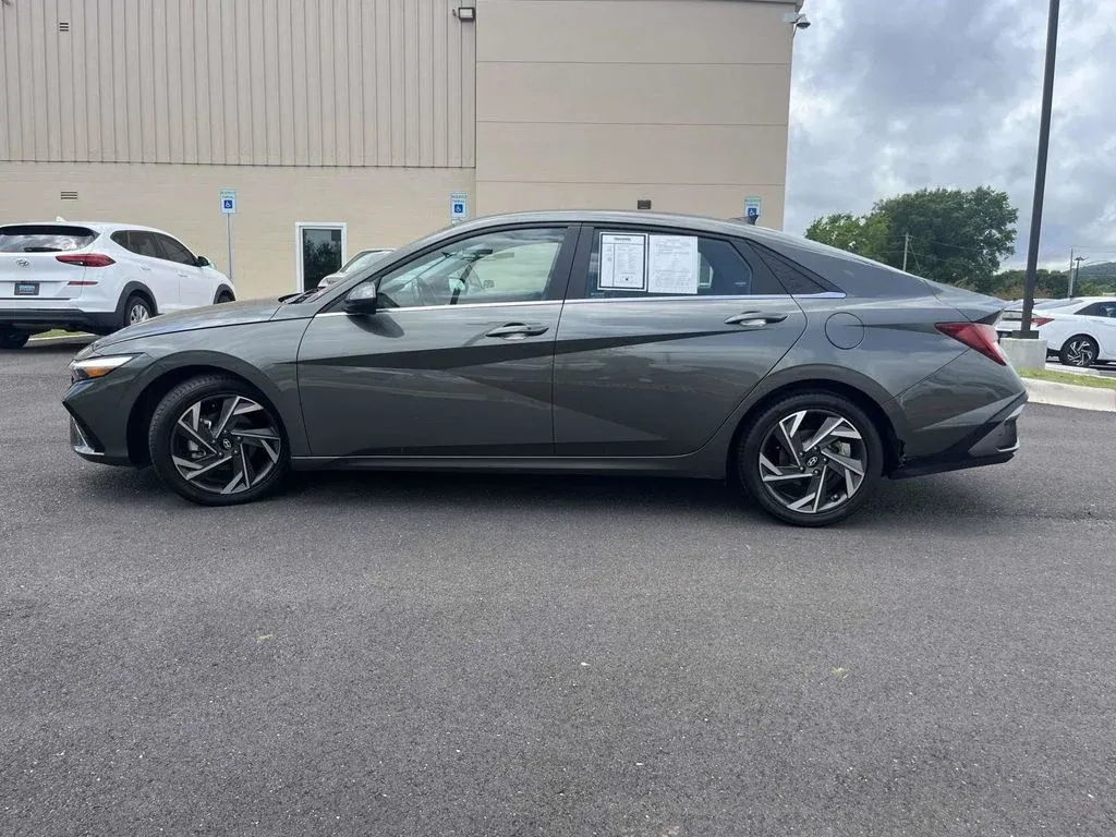 2024 Hyundai Elantra SEL thumbnail 5