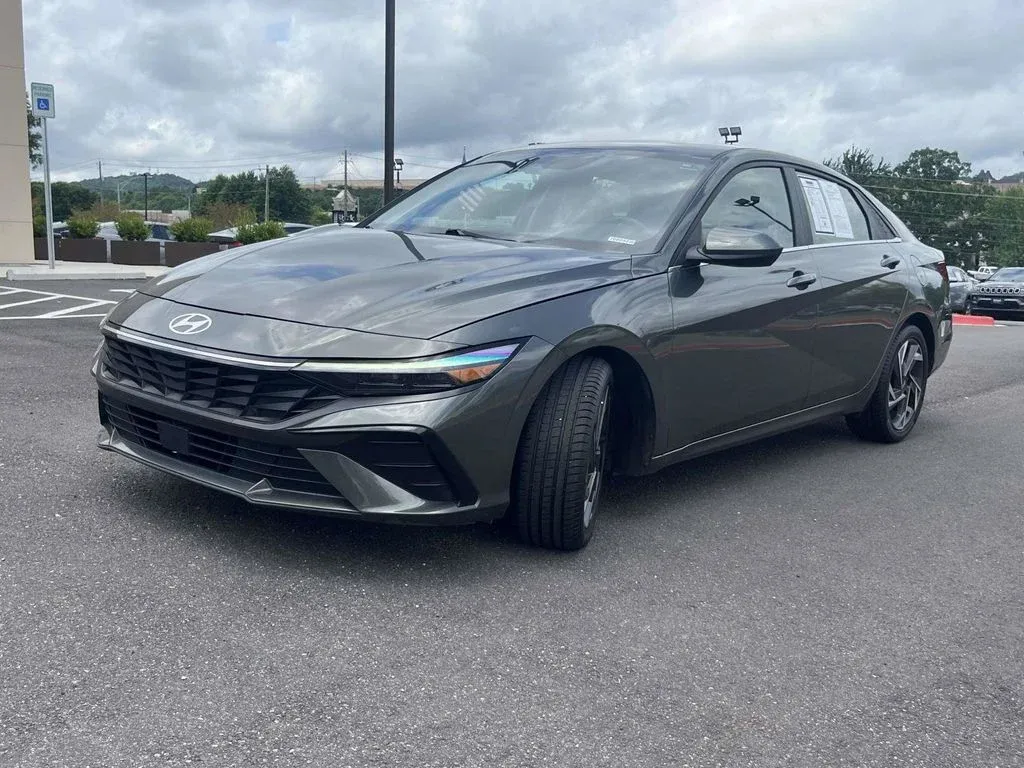 2024 Hyundai Elantra SEL thumbnail 6