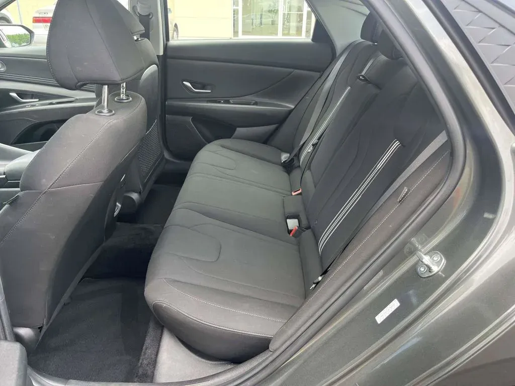 2024 Hyundai Elantra SEL thumbnail 9