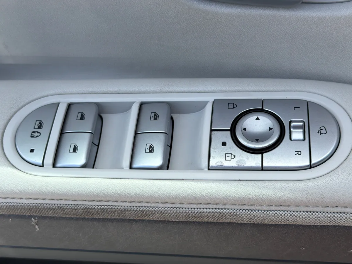 2024 Hyundai IONIQ 5 Limited thumbnail 21