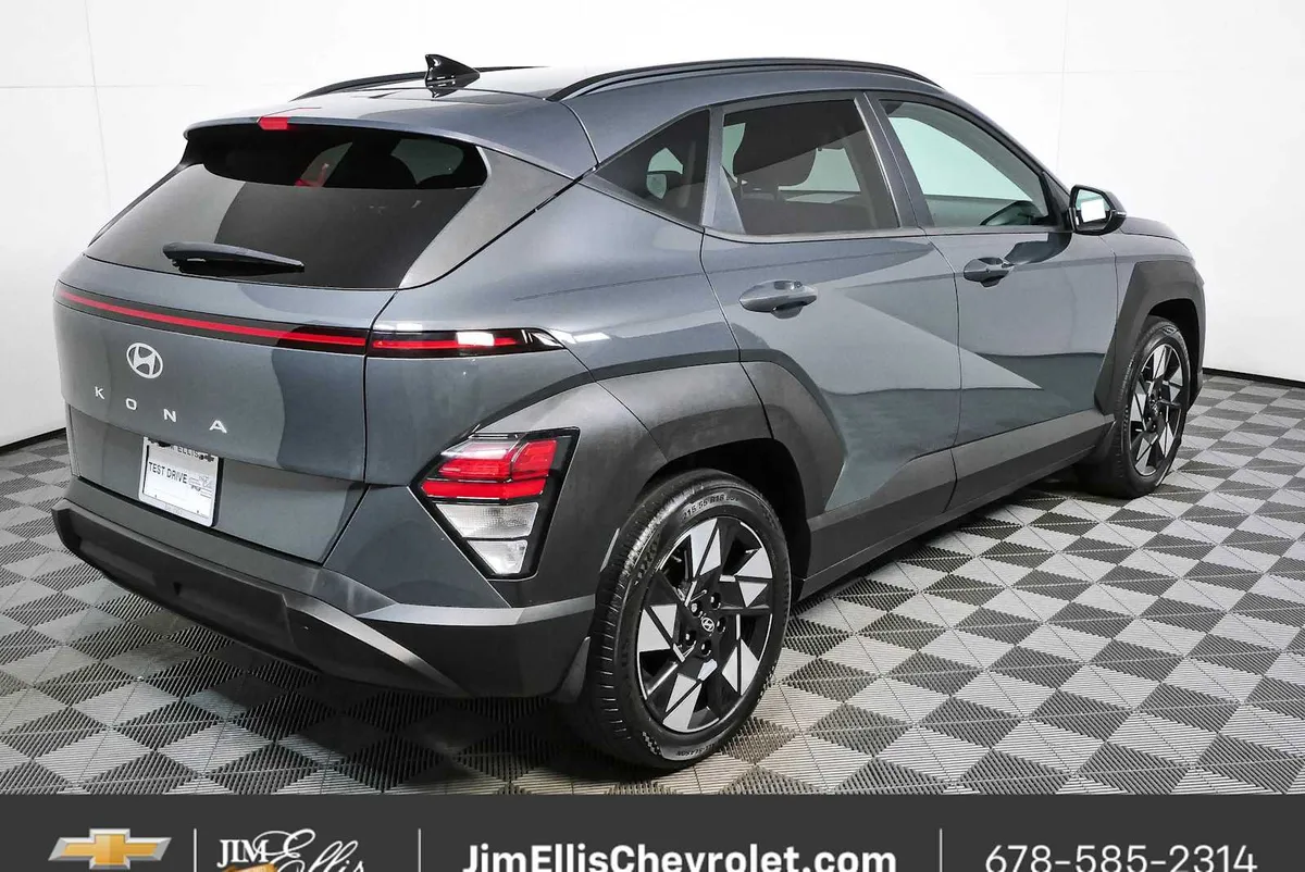2024 Hyundai Kona SEL thumbnail 3