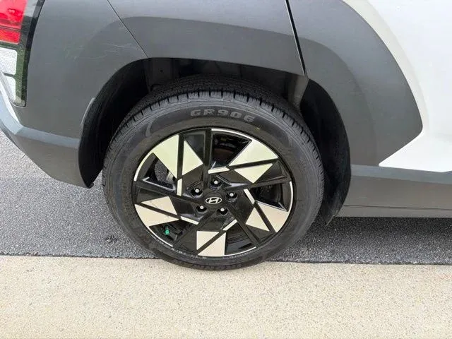 2024 Hyundai Kona SEL thumbnail 12